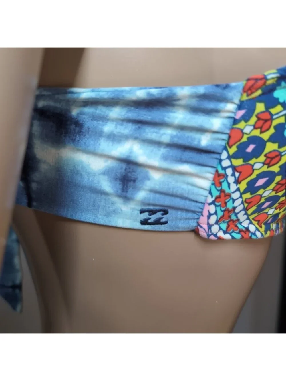 Billabong Floral Print Underwire Bikini Top Vibrant Tie Dye Bohemian Beachwear